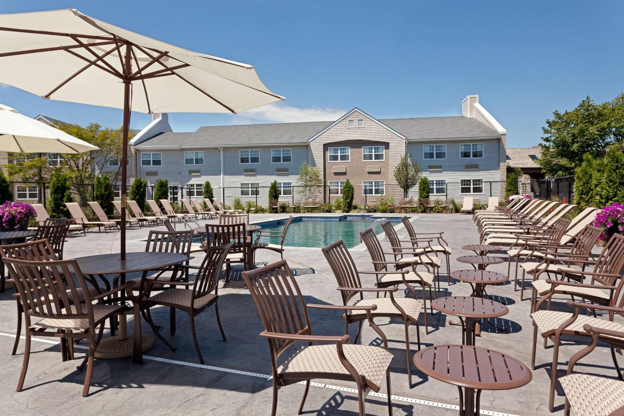 Doubletree By Hilton Cape Cod - Hyannis Hotel Exterior photo