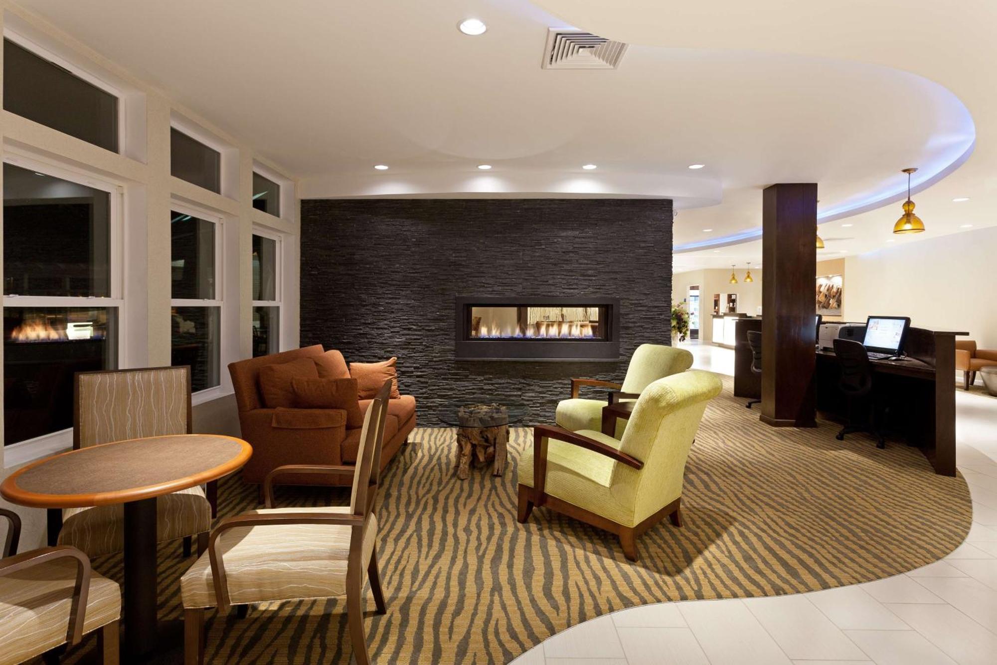 Doubletree By Hilton Cape Cod - Hyannis Hotel Exterior photo